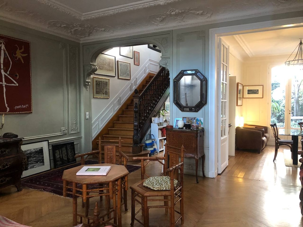 Popular Airbnb listing: House with garden, central Paris, 5 bedrooms in Paris 12e Arrondissement