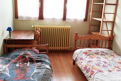 2 bedrooms and 1 garden