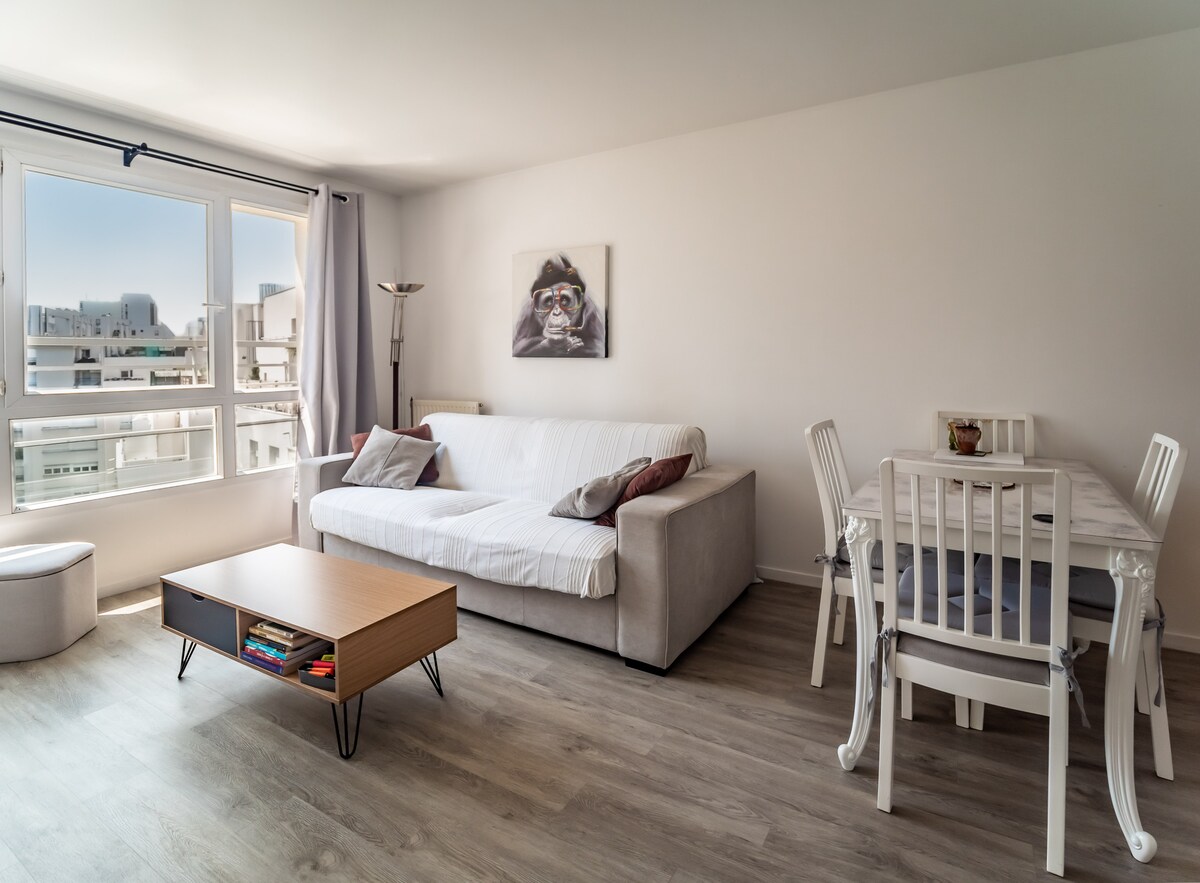 Annonce Airbnb populaire: Cozy 2 rooms – Free parking Paris La Défense à Courbevoie
