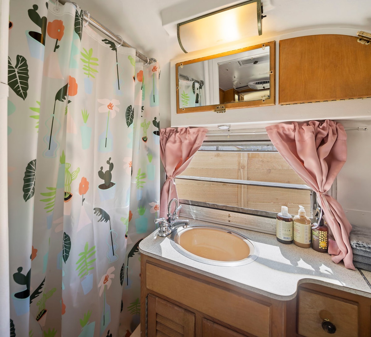 Vintage 1963 Airstream/Avion Glamping Abode