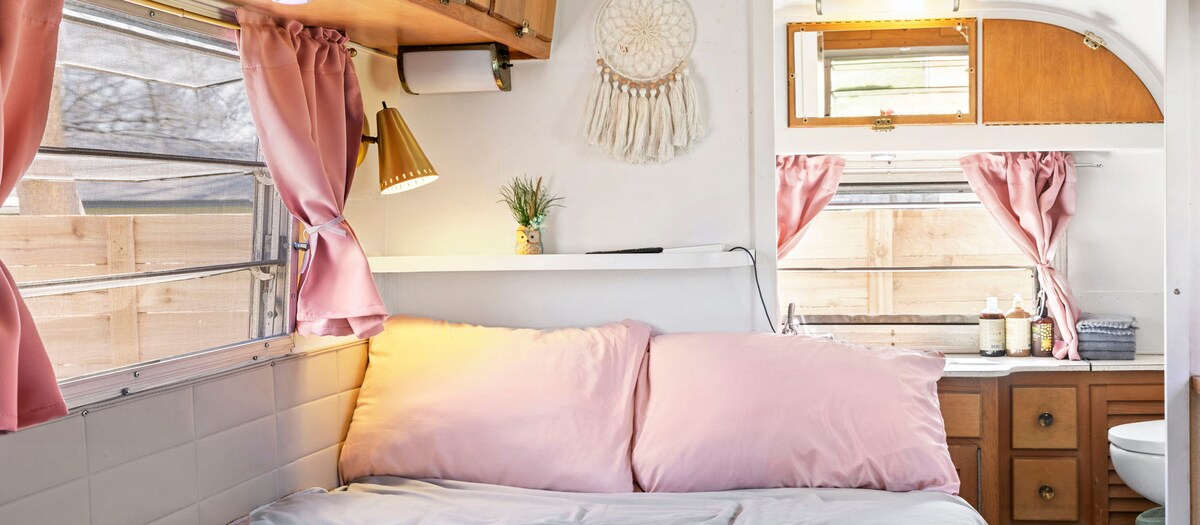 Vintage 1963 Airstream/Avion Glamping Abode