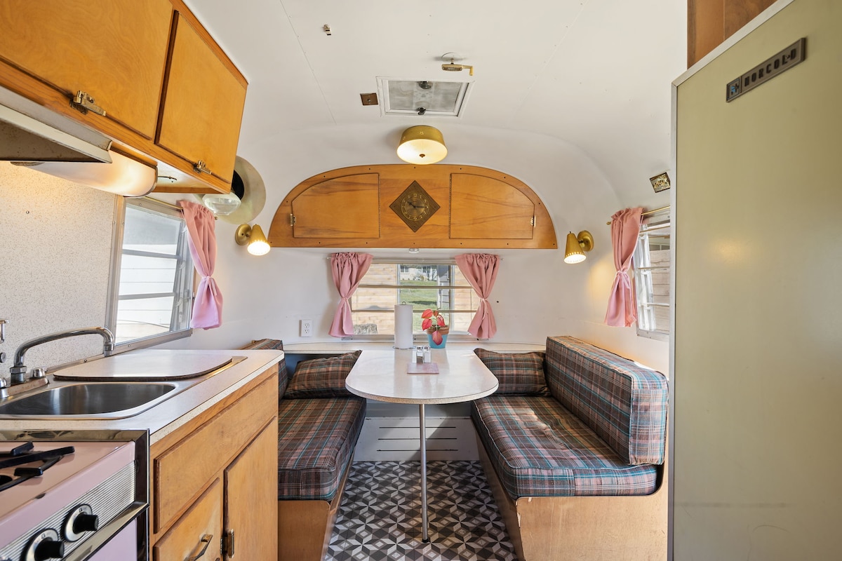 Vintage 1963 Airstream/Avion Glamping Abode