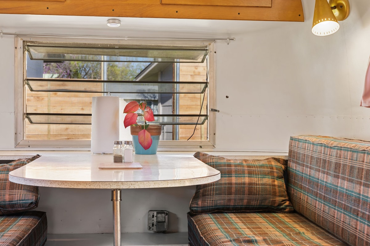 Vintage 1963 Airstream/Avion Glamping Abode