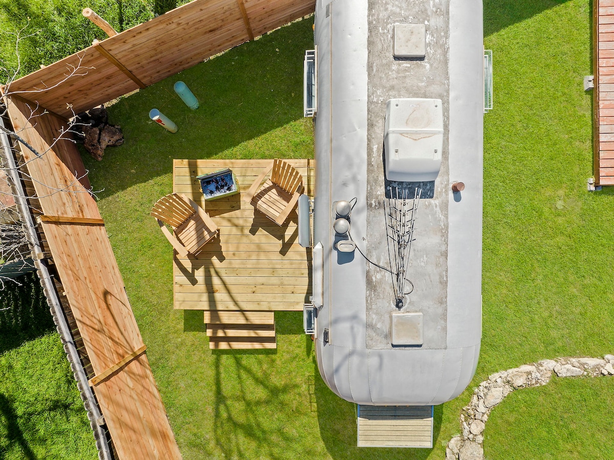 Vintage 1963 Airstream/Avion Glamping Abode