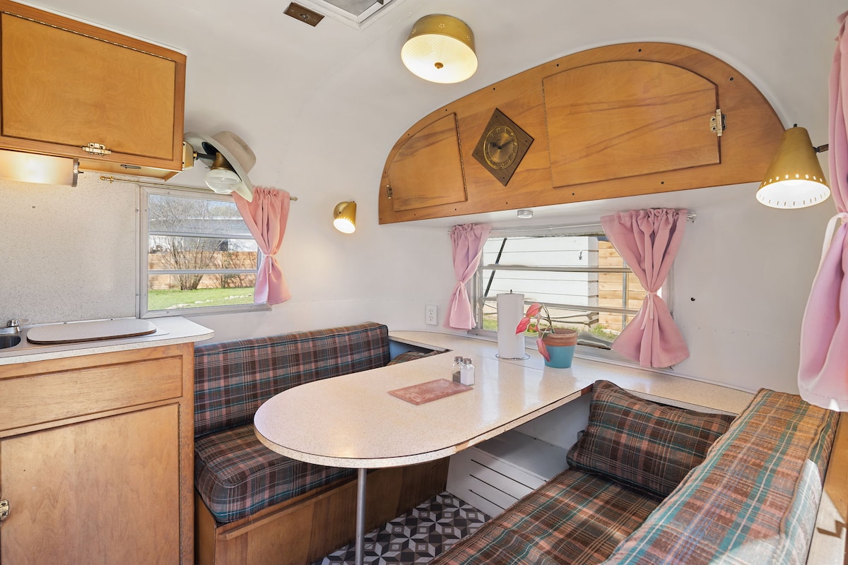 Vintage 1963 Airstream/Avion Glamping Abode