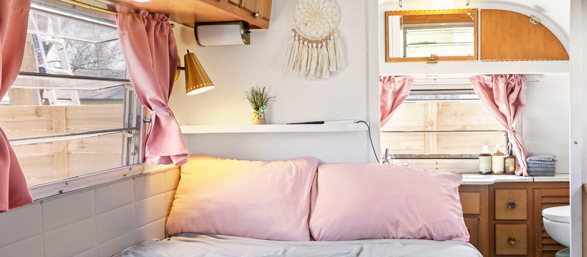 Vintage 1963 Airstream/Avion Glamping Abode