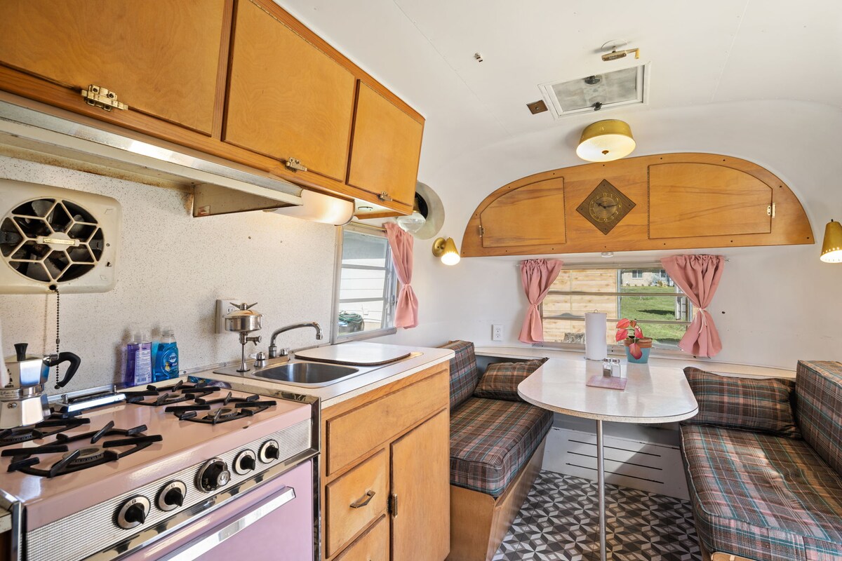 Vintage 1963 Airstream/Avion Glamping Abode