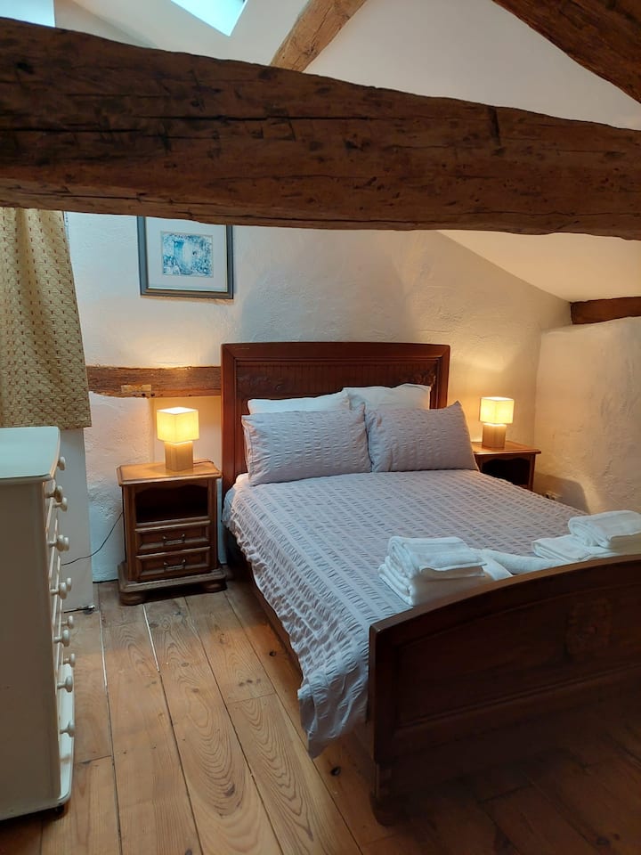 ห้องนอน 2 พร้อมห้องน้ำในตัว