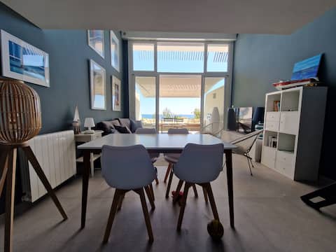 Top Airbnb: Beachfront apartment Calanque des Corailleurs in Fréjus