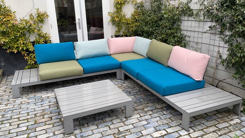 1880 Spacious cityhouse near beach, sunny garden gallery image 5