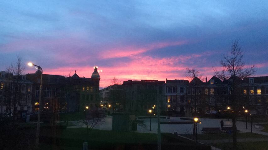1880 Spacious cityhouse near beach, sunny garden gallery image 2