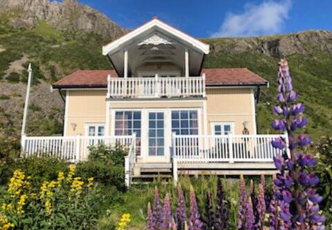 Nordlandshus i vakre omgivelser