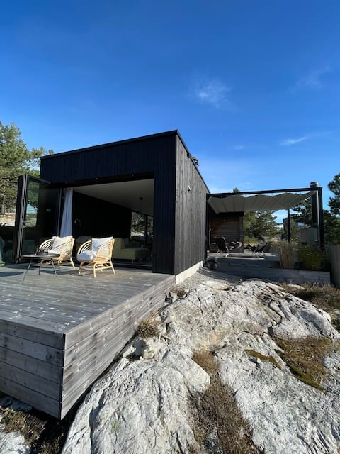 Cabin in great terrain near the sea