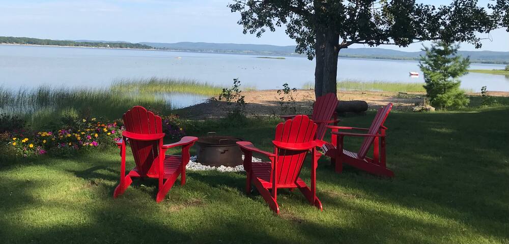 Waves Cottage Retreat Waterfront Property gallery image 3