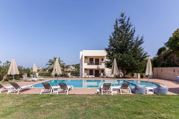 Family Villa w/Private Pool, Childrens Area & BBQ gallery image 2