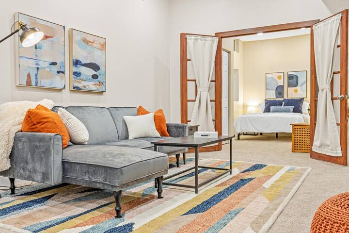 Modern Craftsman | East Harriet | 3 min to Lakes gallery image 3