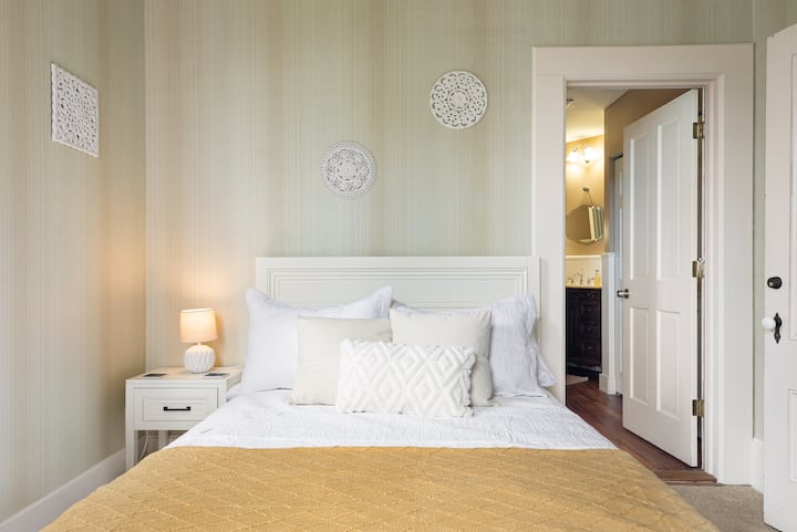 First floor full bedroom.