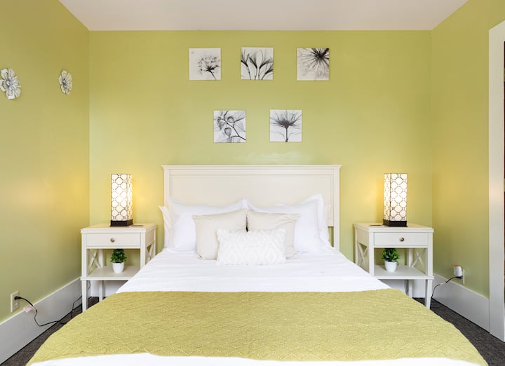 First floor bedroom queen bed.