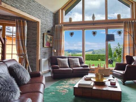 Top performing Airbnb: Panoramic Hill – Mountain View, Pool & Sauna in Gmina Krynica Zdrój