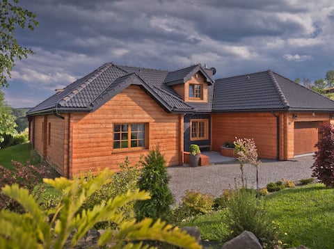 Top performing Airbnb: Panoramic Hill – Mountain View, Pool & Sauna in Gmina Krynica Zdrój