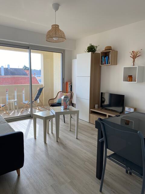 Successful Airbnb property: 2-room apartment 400 m from the beach 50 m from the forest 15 min to golf in Notre Dame De Monts