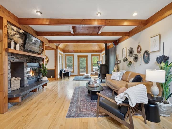 Magical Countryside Home | Hot Tub near Fish Creek