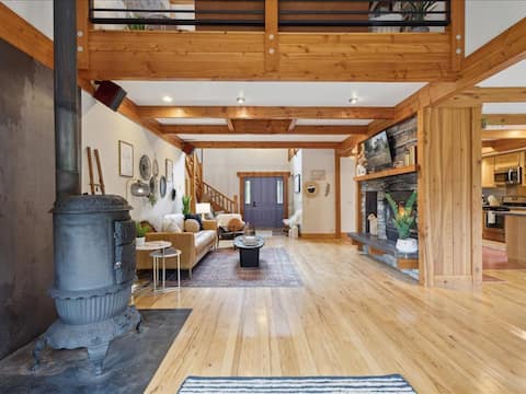 Magical Countryside Home | Hot Tub near Fish Creek