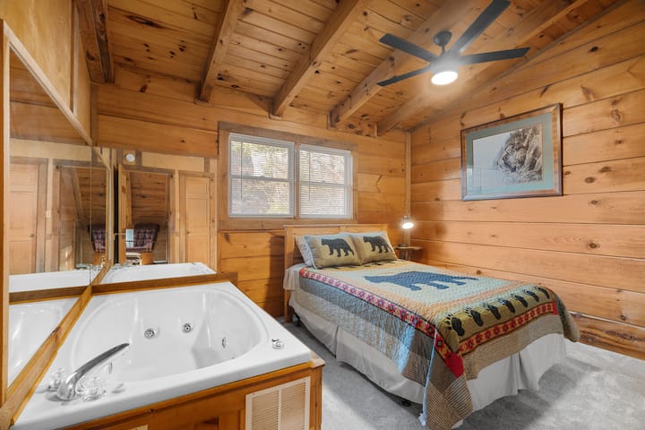 Apartman na katu s bračnim krevetom (160x200) i jacuzzijem za 2 osobe 