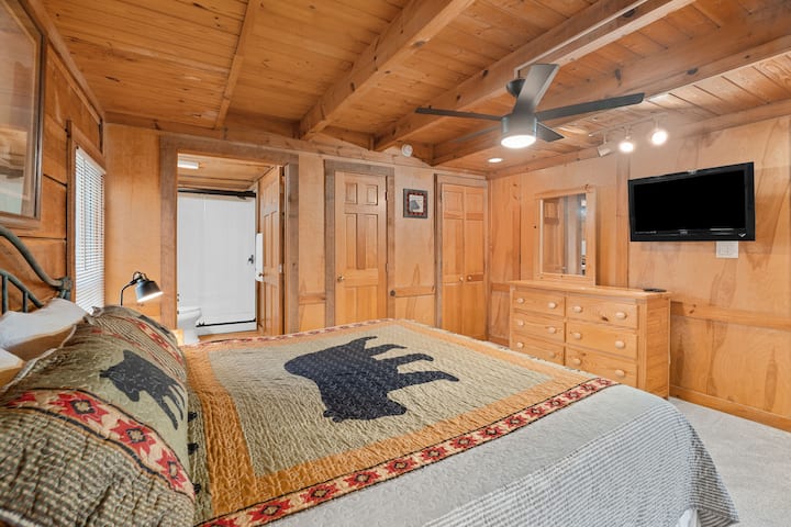 Primarna spavaća soba s bračnim krevetom (širine 180 - 200 cm)