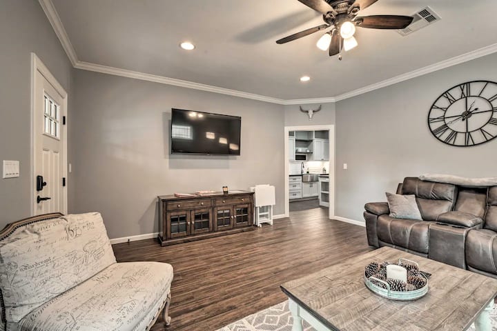 Charming Huntsville Hideaway - Huntsville, TX