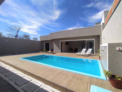 Beach house with 5 bedrooms and swimming pool