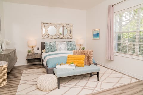 Chris' Place is A NEWLY! renovated Poolside Condo!