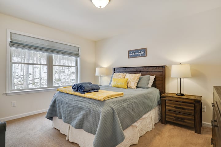 Bedroom #1 with Queen Bed