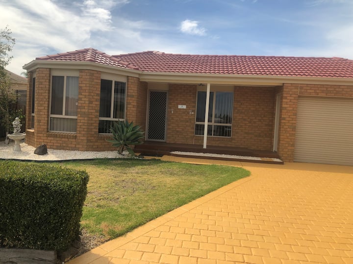 2 bedroom unit Houses for Rent in Delahey, Victoria, Australia Airbnb