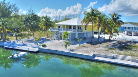 Stunning Waterfront Villa, Beach, Dock & Boat Hire