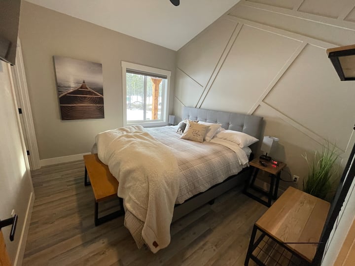 chumba cha kulala cha mfalme cha 1