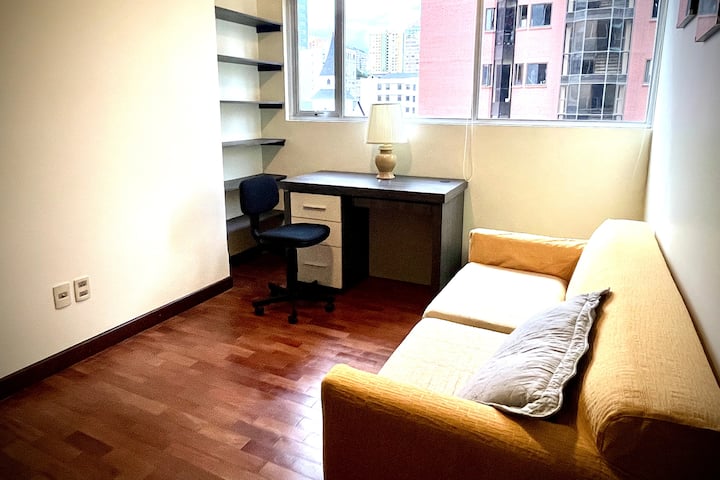 Სამუშაო მაგიდის ოთახი / ორადგილიანი გასაშლელი დივანი