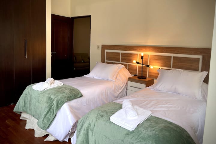 Საძინებელი 3/  2 ერთადგილიანი საწოლი