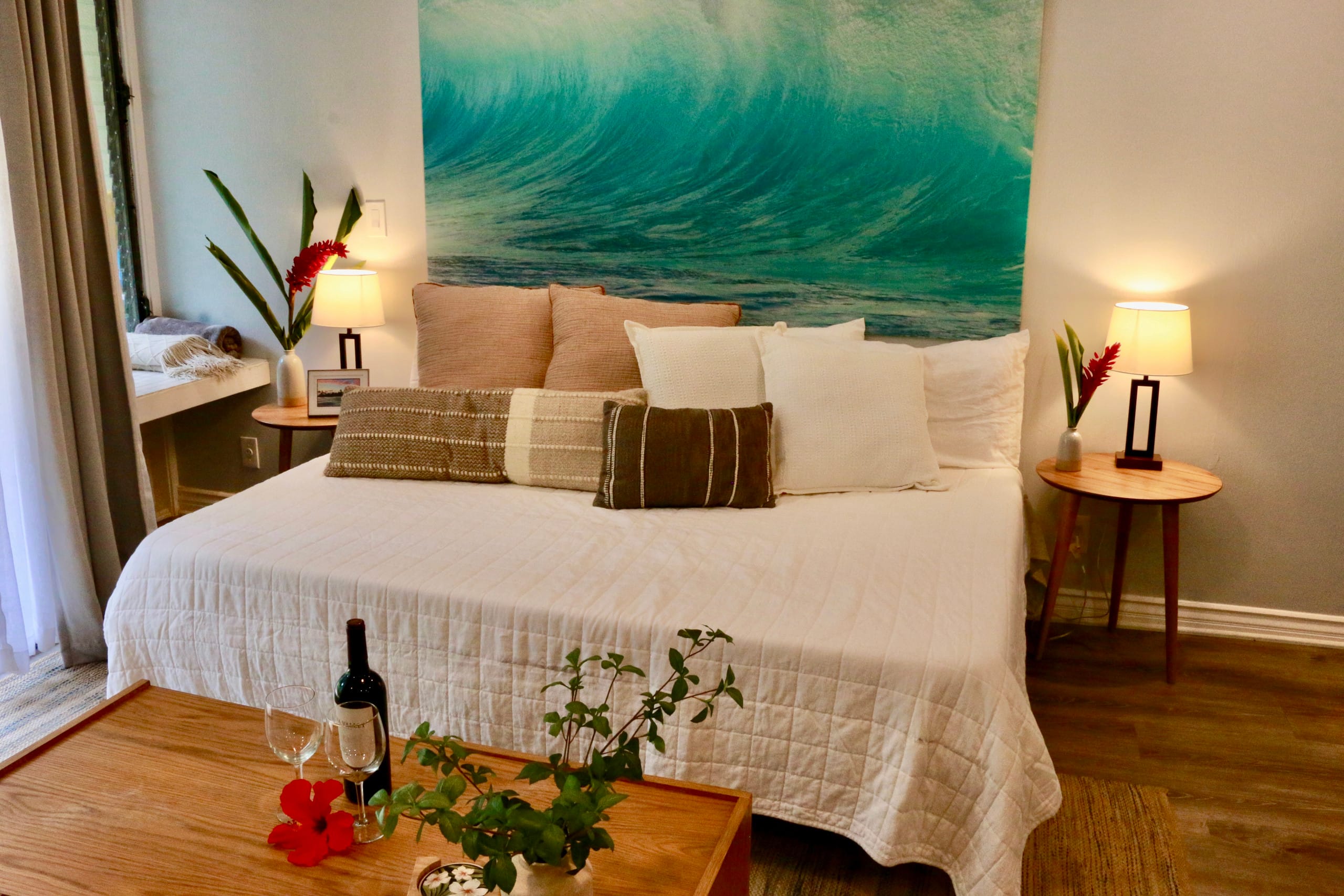 Turtle Bay Bungalow- Parking, AC & Walk to Beach - Image 4