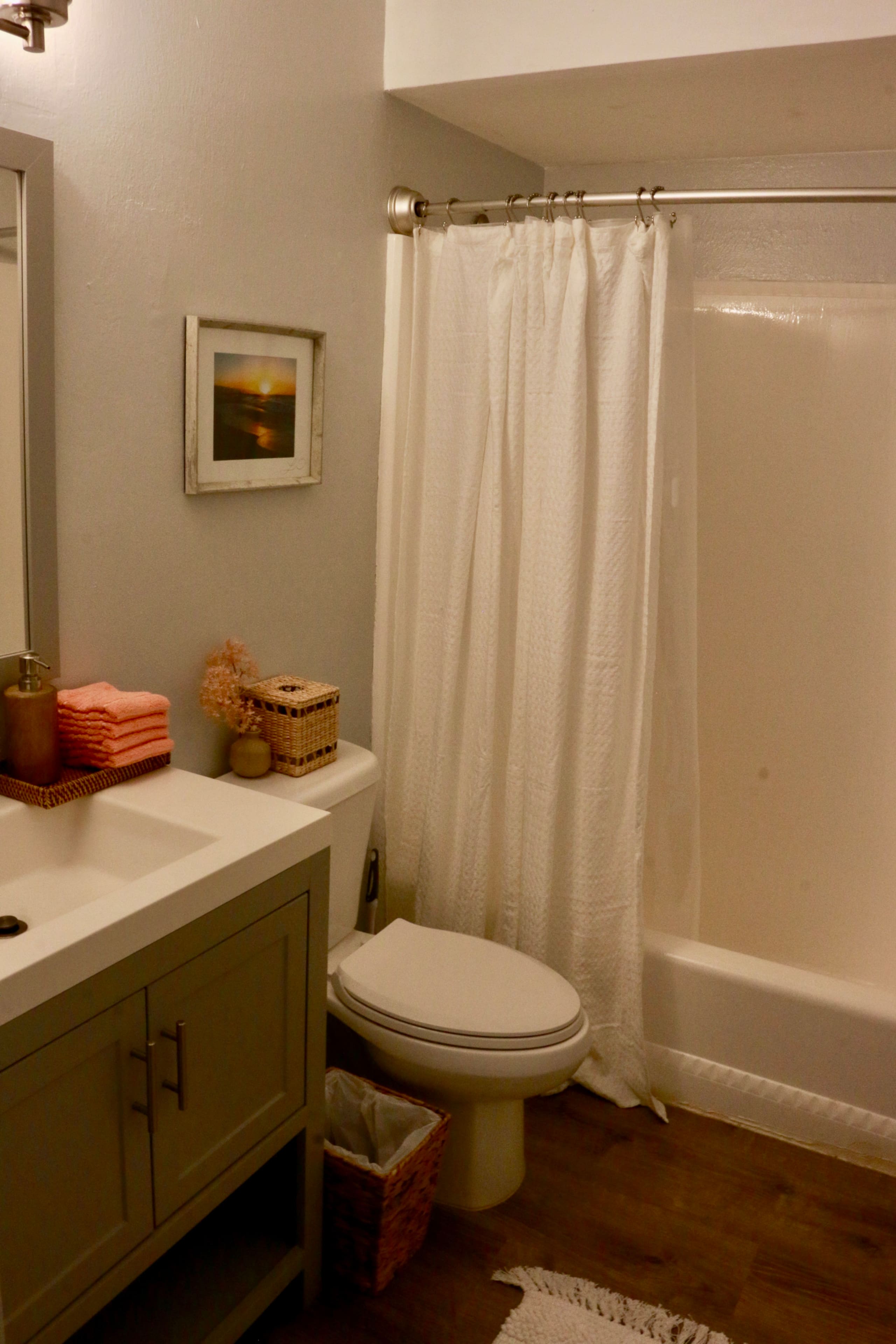 Turtle Bay Bungalow- Parking, AC & Walk to Beach - Image 21