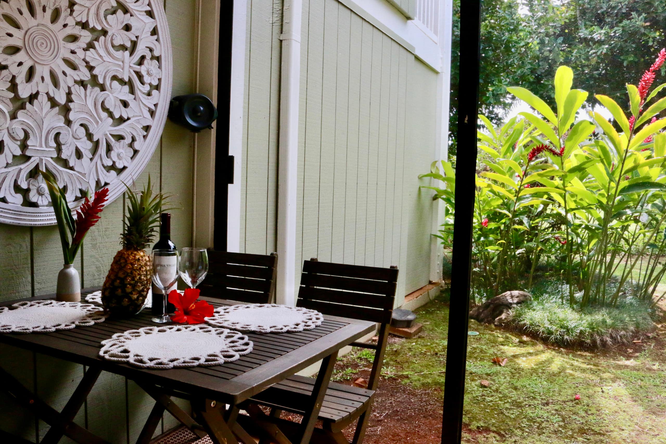 Turtle Bay Bungalow- Parking, AC & Walk to Beach - Image 24