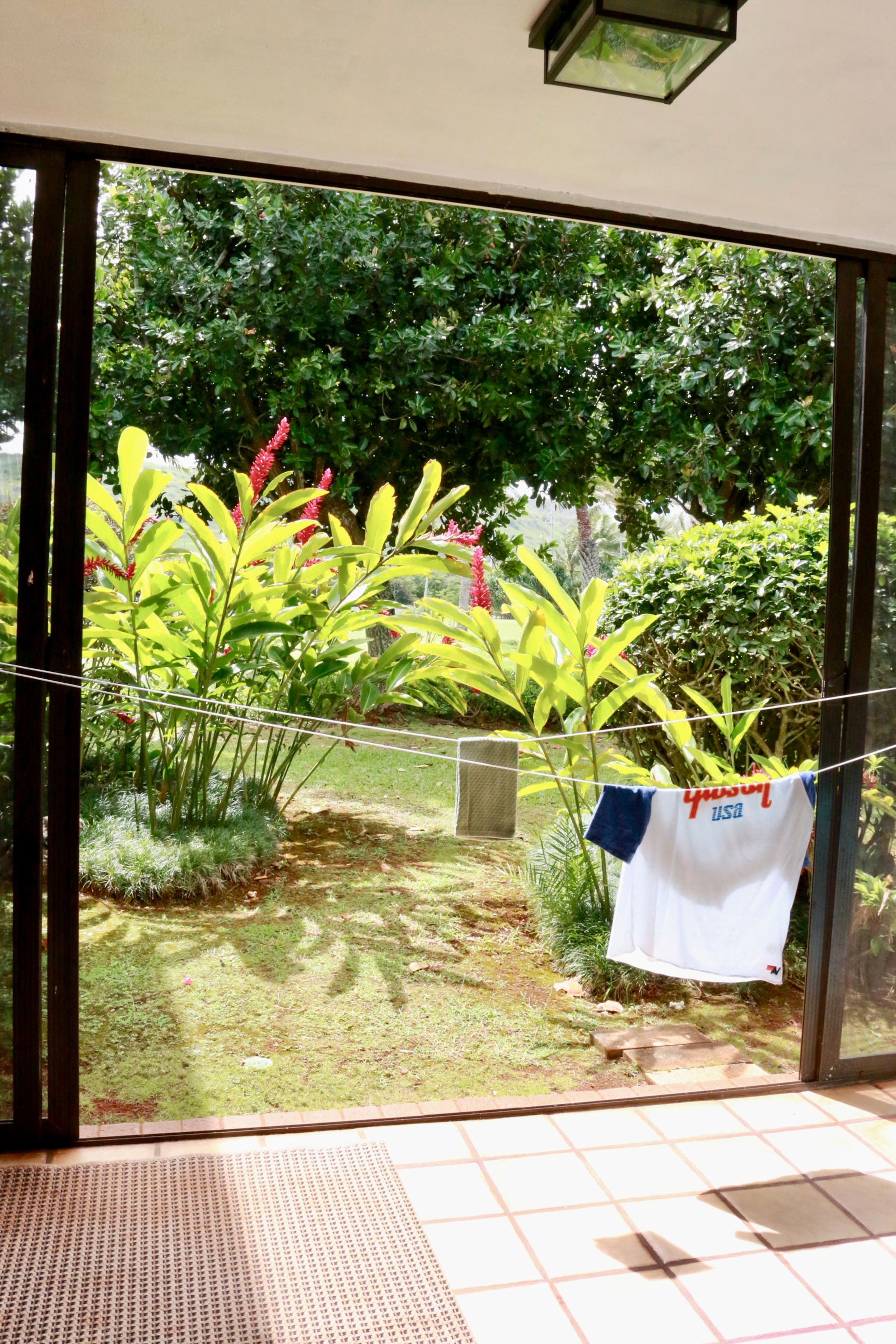 Turtle Bay Bungalow- Parking, AC & Walk to Beach - Image 28