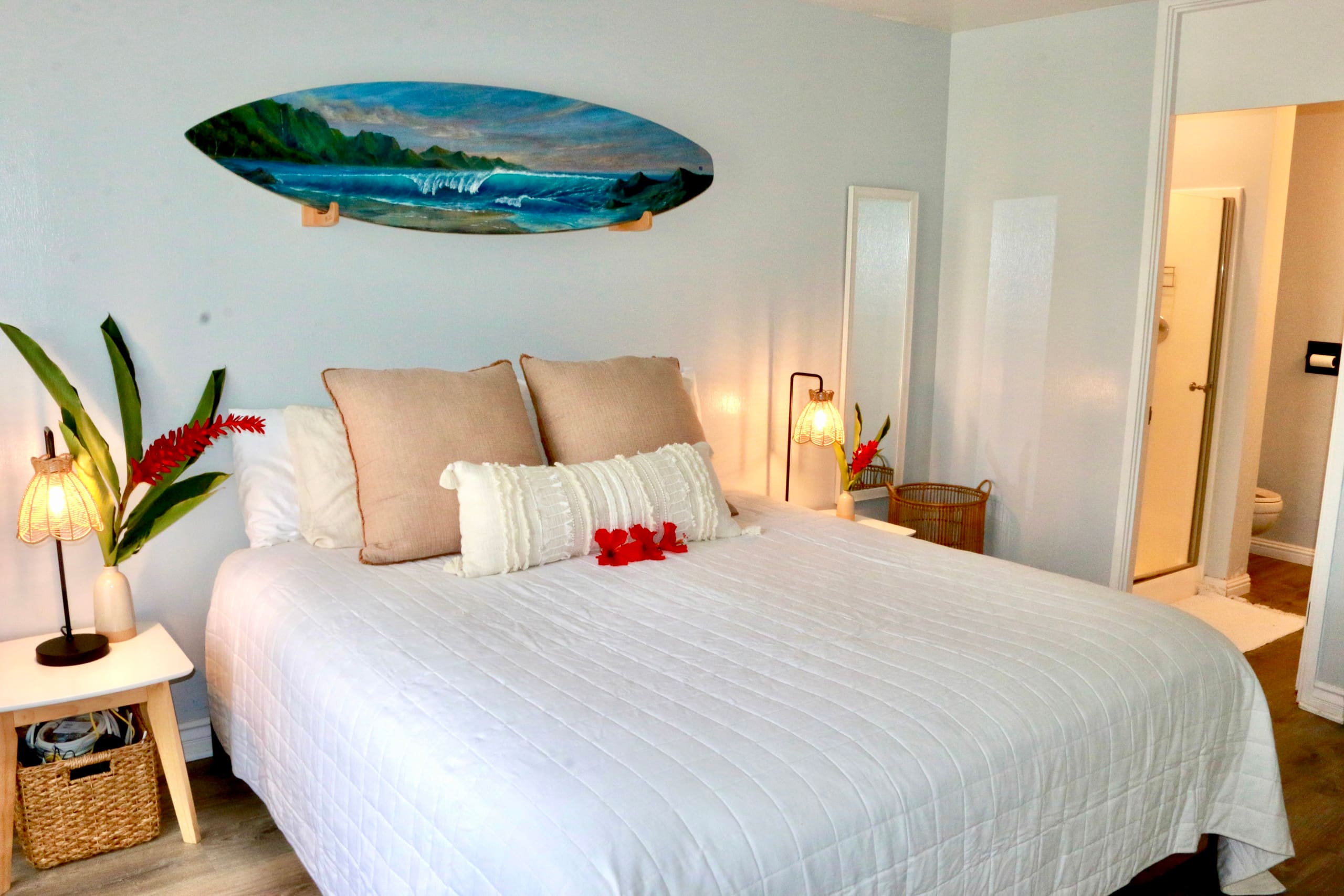 Turtle Bay Bungalow- Parking, AC & Walk to Beach - Image 14
