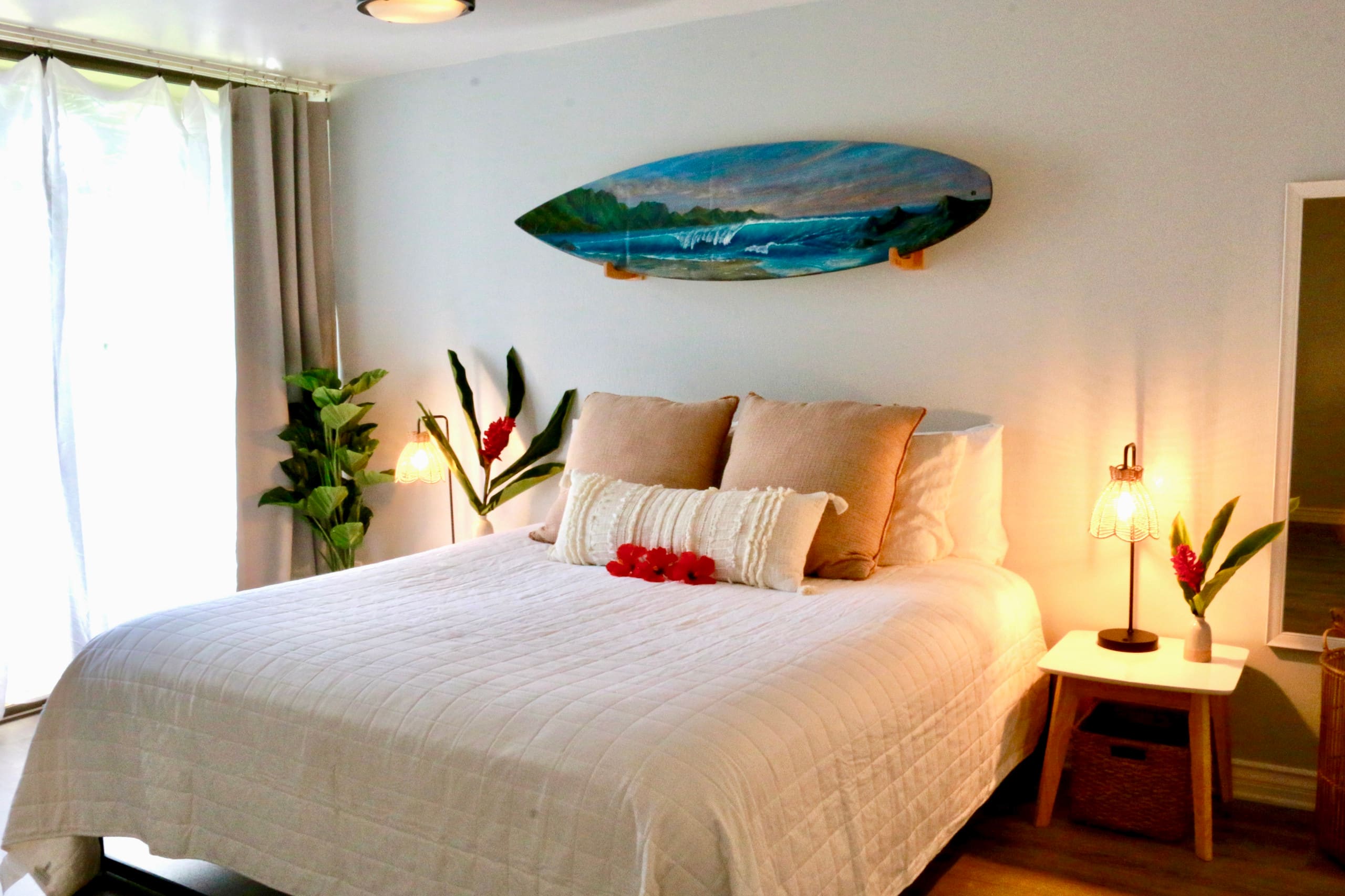 Turtle Bay Bungalow- Parking, AC & Walk to Beach - Image 12