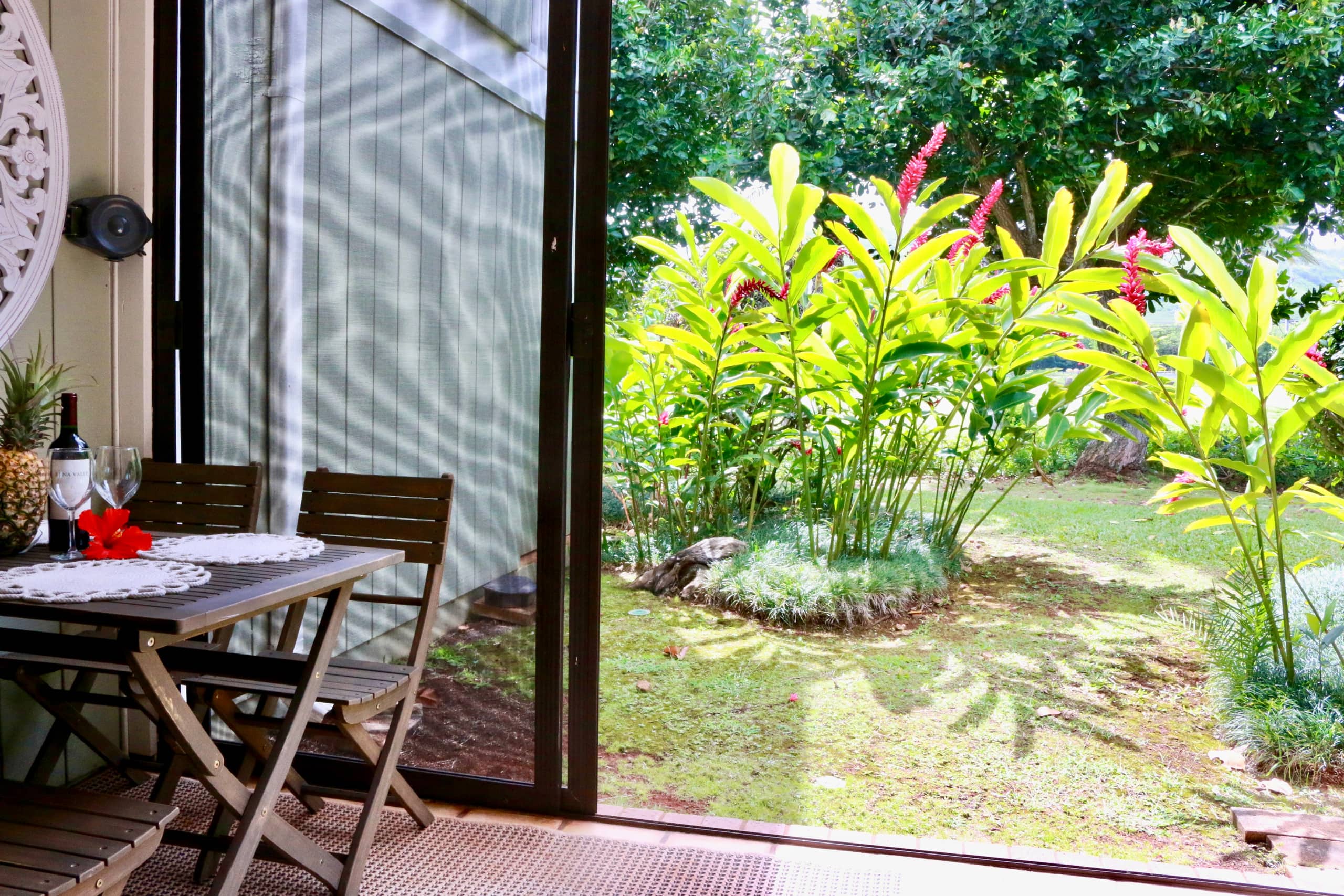 Turtle Bay Bungalow- Parking, AC & Walk to Beach - Image 25