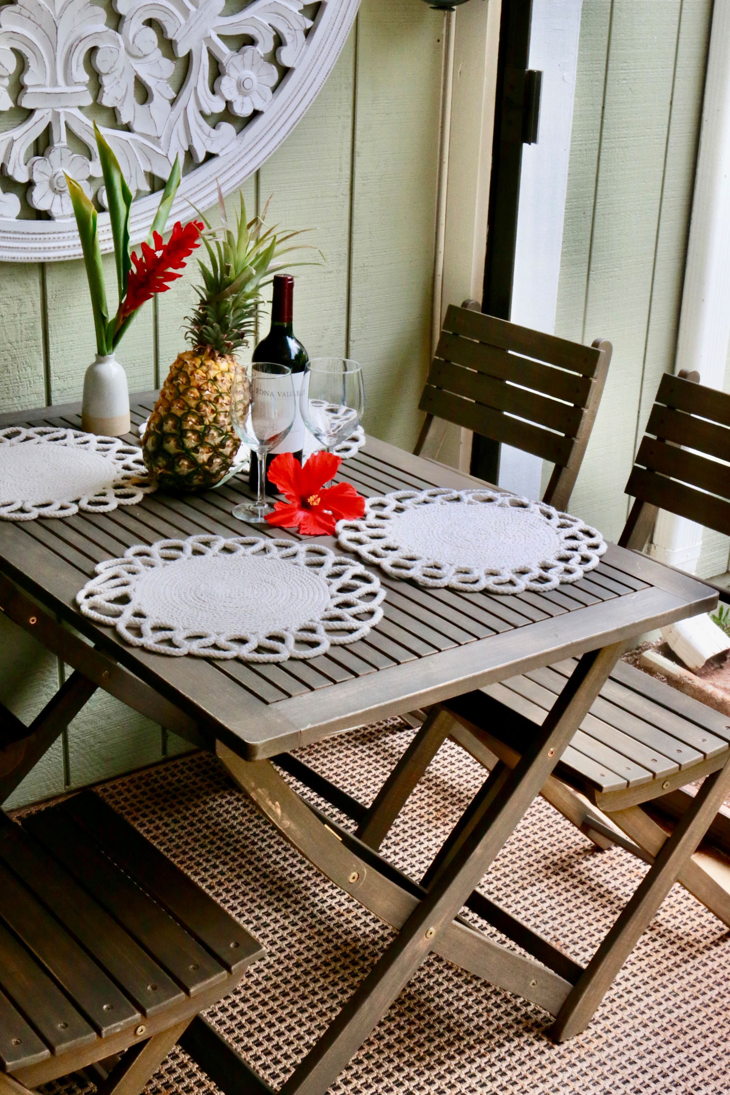 Turtle Bay Bungalow- Parking, AC & Walk to Beach - Image 27