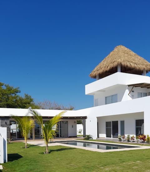 New and modern beach house 2.5 kilometers from Iztapa Bridge