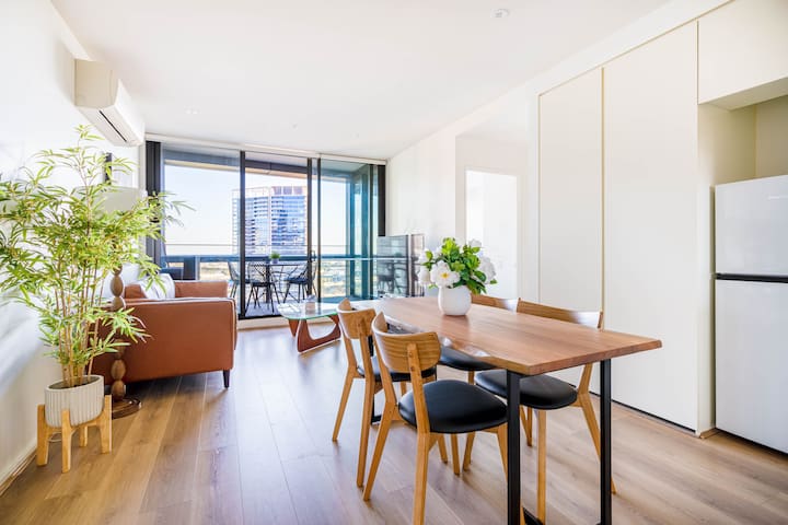 Waterfront 2BR Docklands apt w Balcony&FreeParking