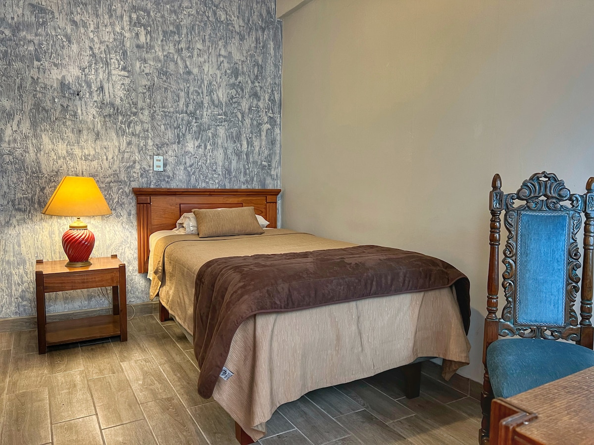 Room with Private Bathroom in Hotel - Bed and breakfasts for Rent in La ...