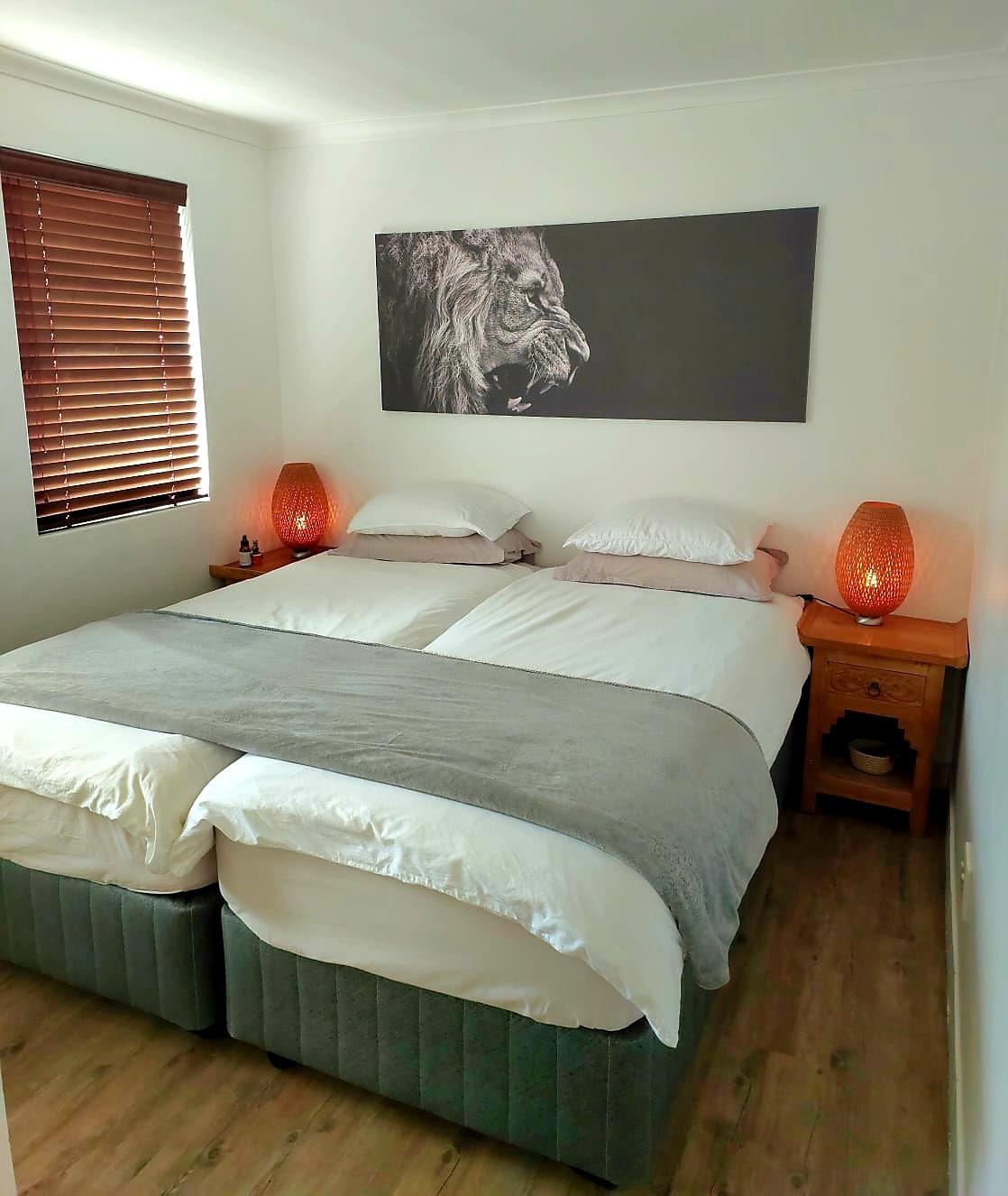 Dormitorio 2 con 2 camas individuales con longitud adicional, las camas se pueden separar.